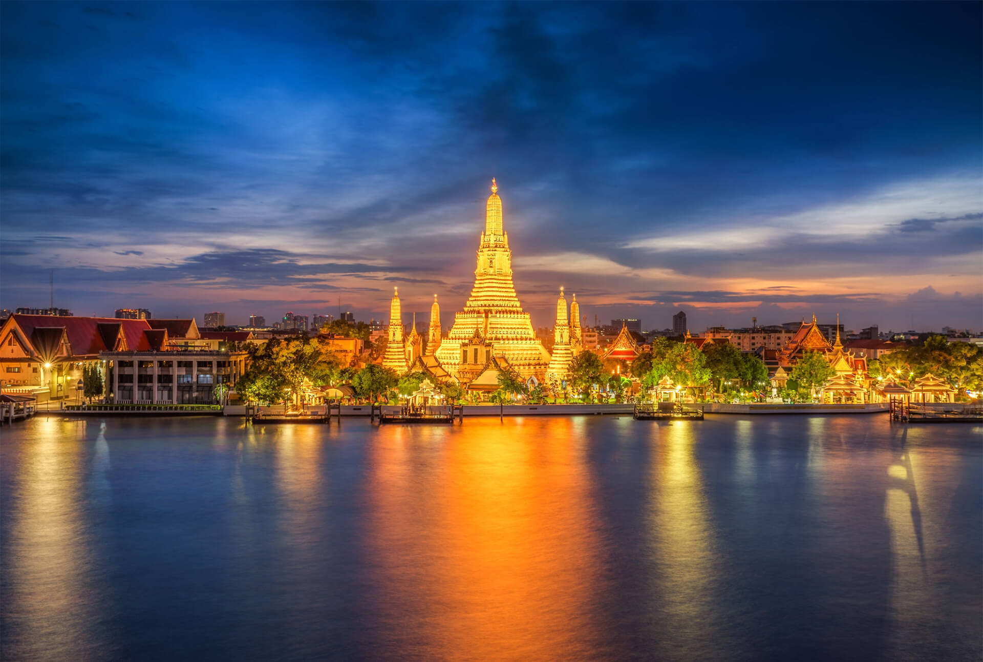 https://lab.ancientolympiatrip.com/wp-content/uploads/2021/02/1177404879-sunset-city-skyline-at-Wat-Arun-temple-and-Chao-Phraya-River-Bangkok.jpg